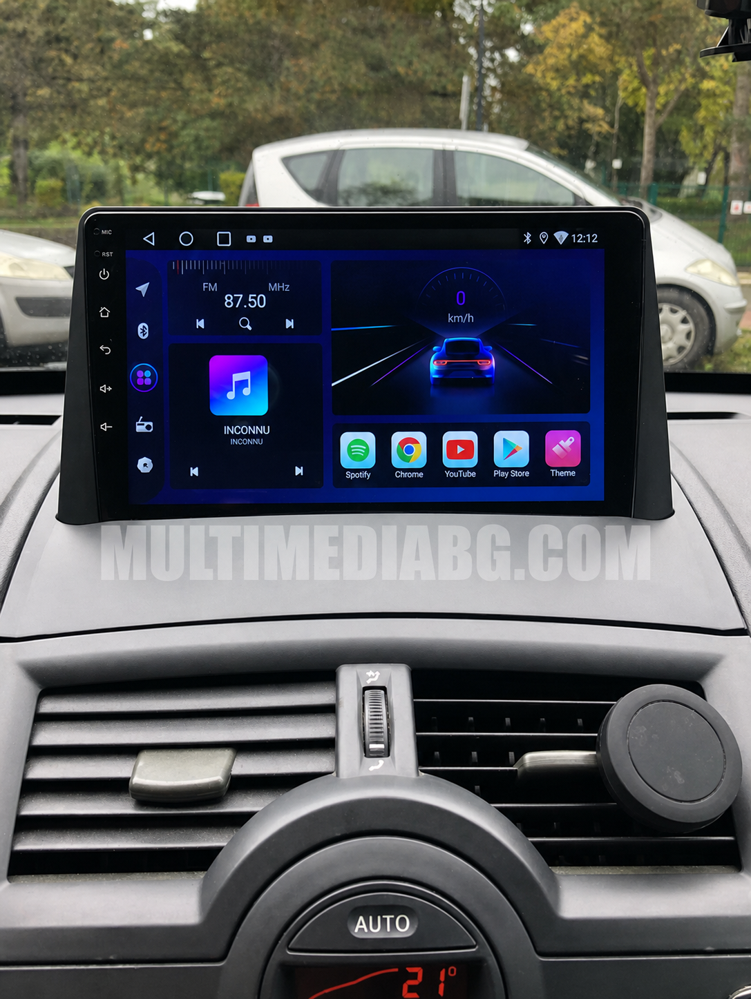 Android навигация, монтирана в таблото на Renault Megane 2 2002-2009, изглед към централната конзола
