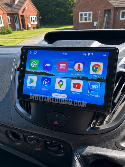 Android навигация, монтирана в таблото на Ford Transit 2013-2021, изглед към централната конзола