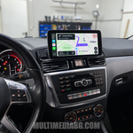 Mercedes W166 с монтиран екран, Apple CarPlay и навигация Waze на български — изглед от мястото на водача