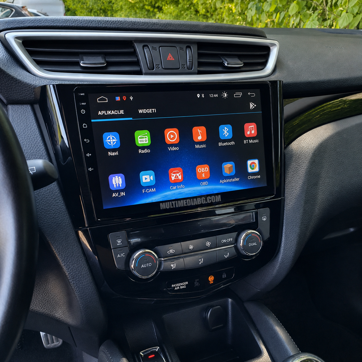 Инсталирана Android мултимедия в Nissan Qashqai J11 2013-2017, изглед към таблото и екрана