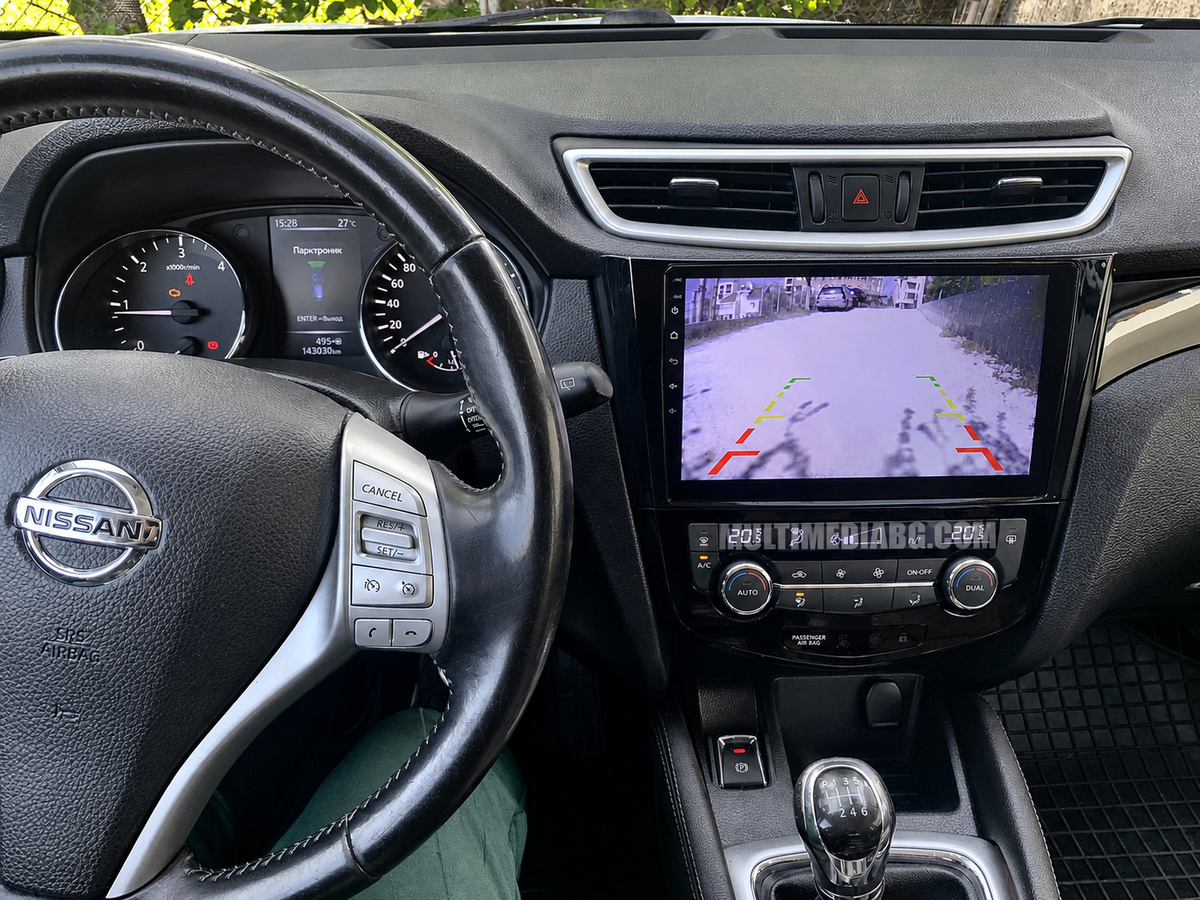 Централното табло на Nissan Qashqai J11 2013-2017 с инсталирана Android навигация