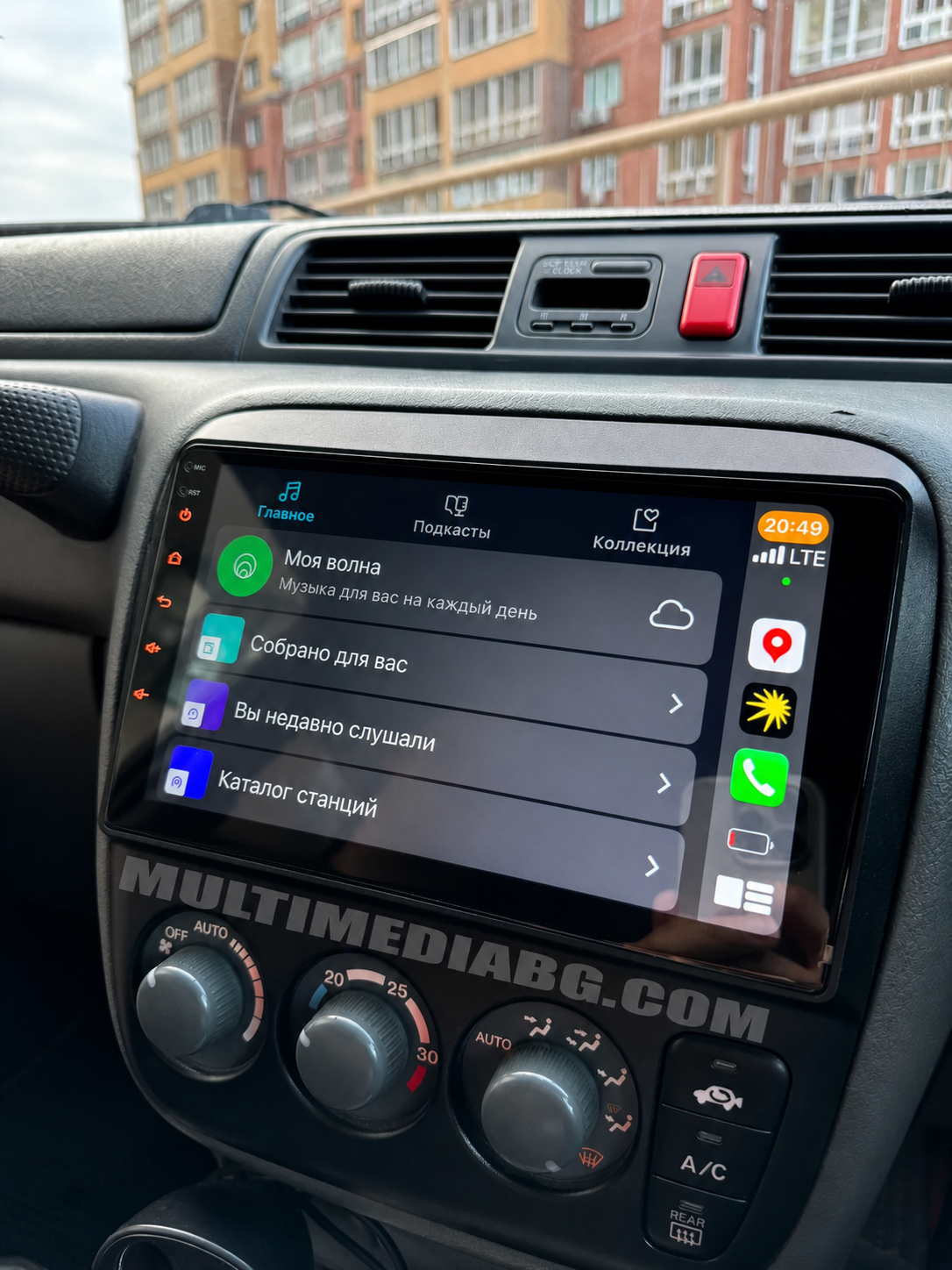 Android навигация, монтирана в таблото на Honda CRV 1 1997-2001, изглед към централната конзола