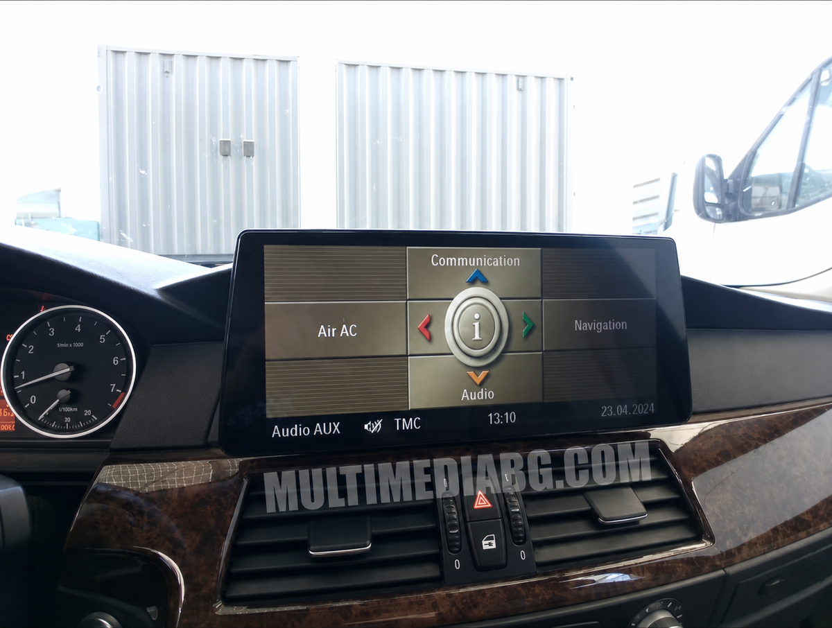 Инсталирана Android мултимедия в BMW Серия 3 E90/E91/E92/E93 (2005–2013), изглед към централната конзола.