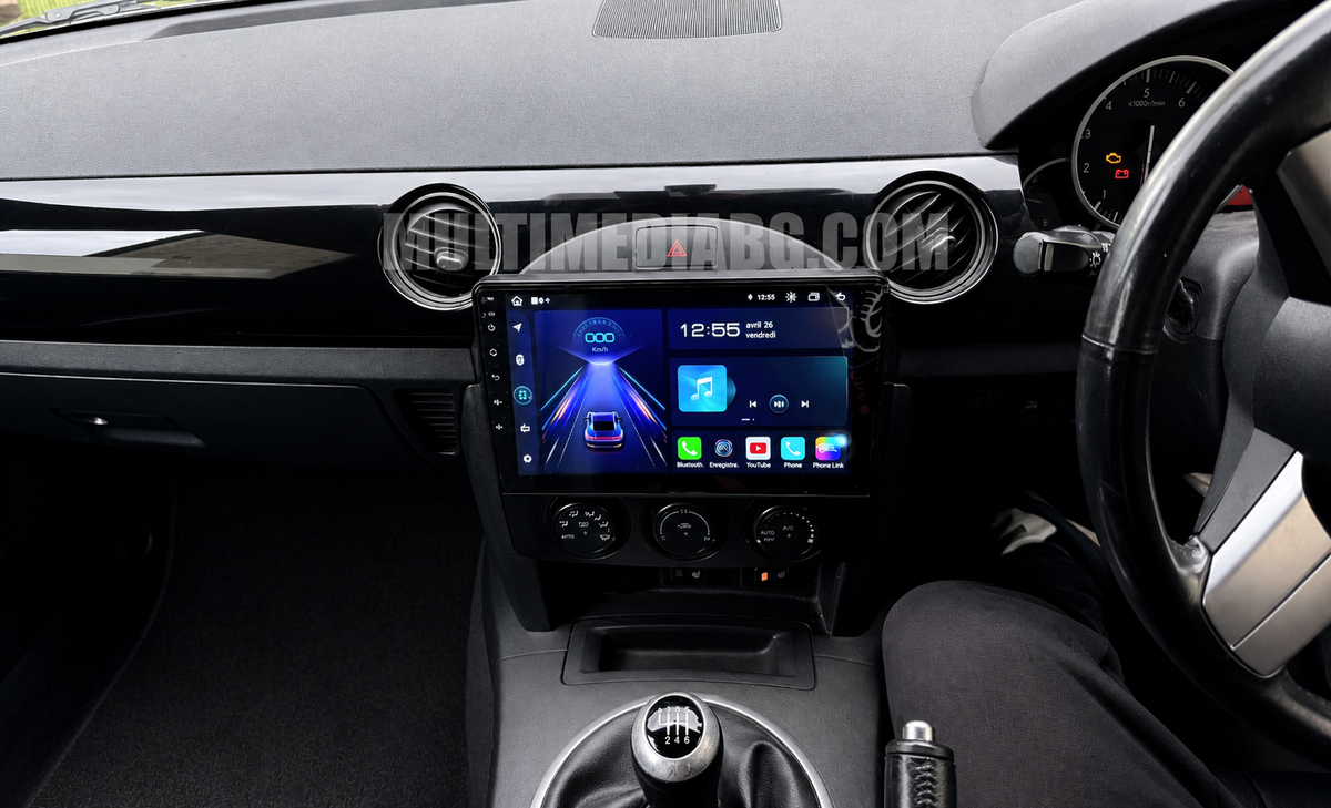 Android навигация в Mazda MX-5 (2008–2015), показана от мястото на водача.