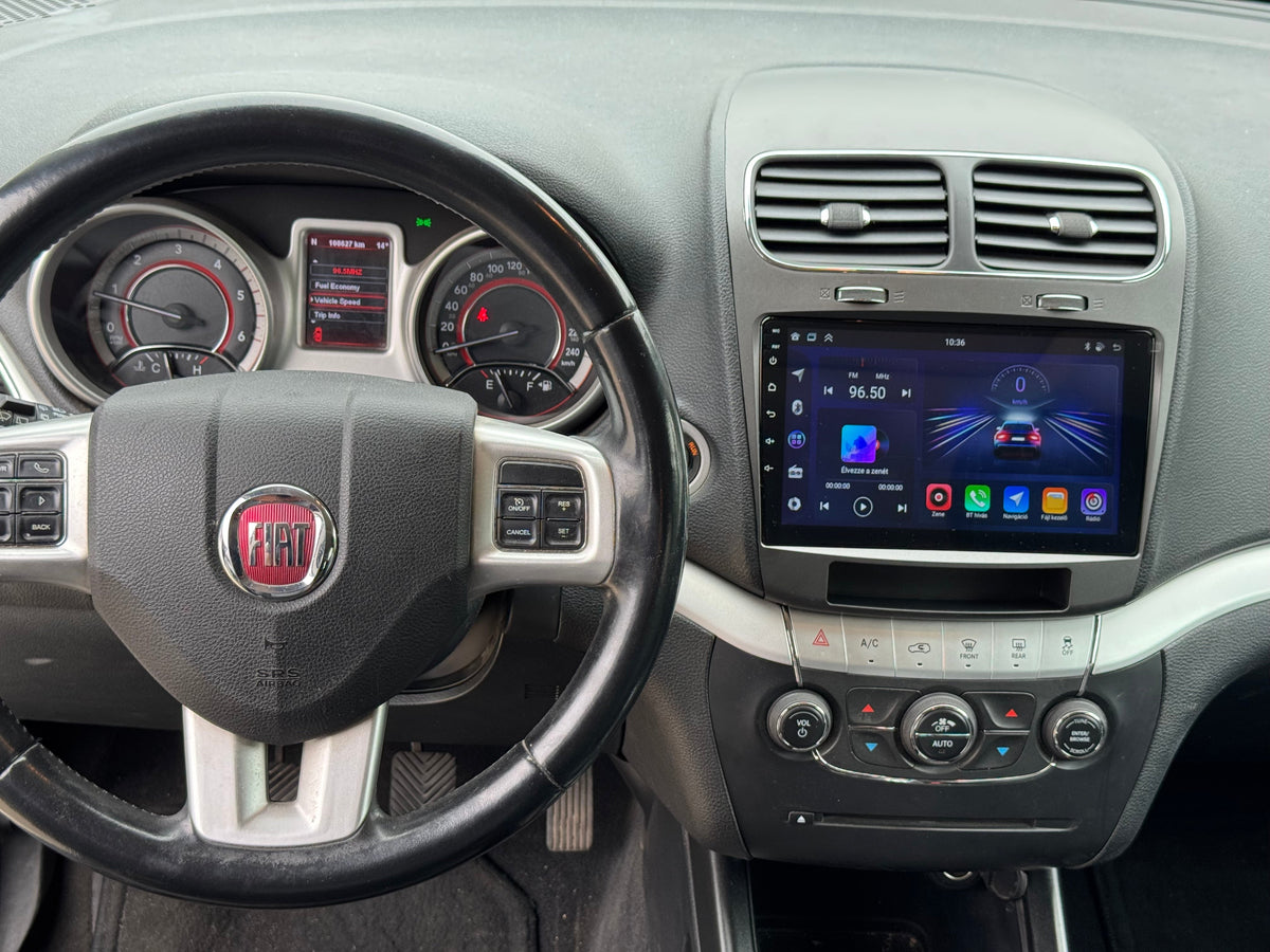 Реална снимка на Android мултимедия, монтирана в таблото на Fiat Freemont