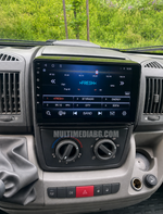 Android навигация, монтирана в таблото на Peugeot Boxer 2 2006 - 2022, изглед към централната конзола