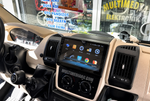 Централното табло на Peugeot Boxer 2 2006 - 2022 с инсталирана Android навигация