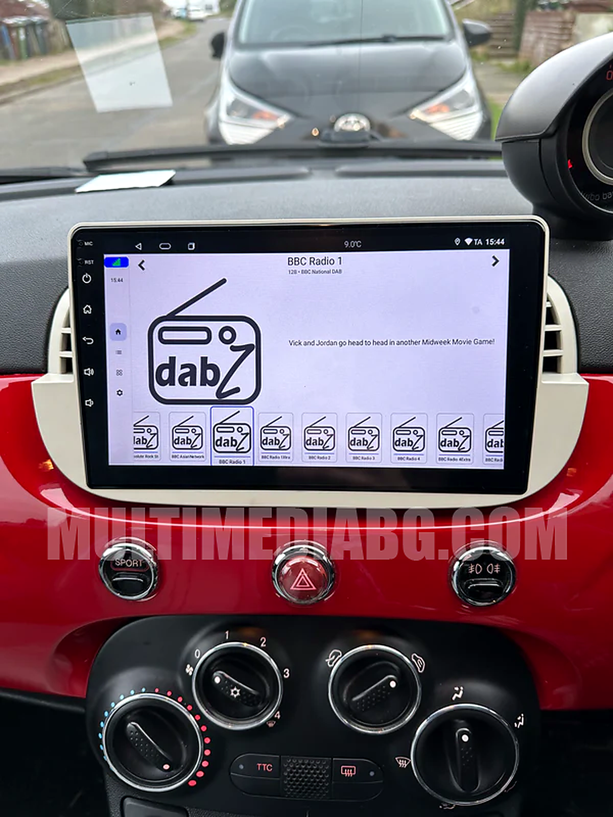 Изглед към монтираната Android мултимедия в Fiat 500 2007-2015