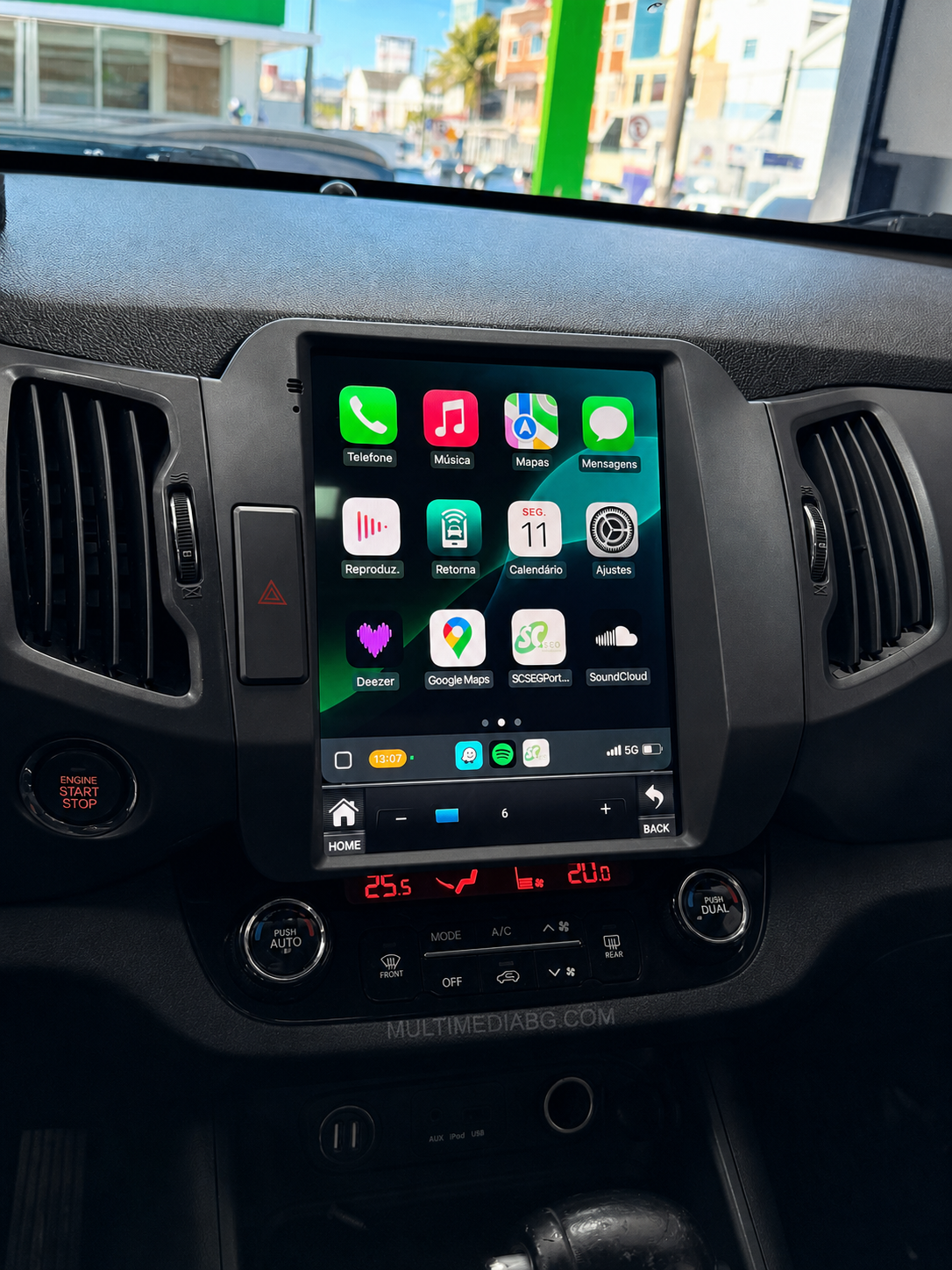 Android навигация, монтирана в таблото на Kia Sportage 2011 - 2016 9.7", изглед към централната конзола