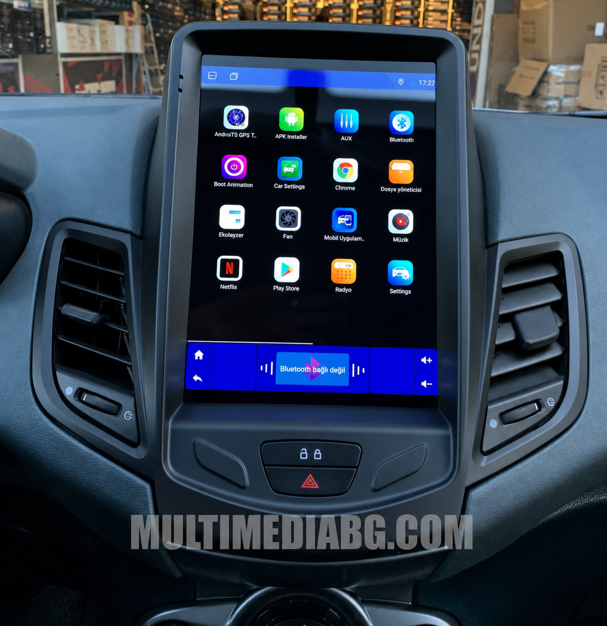Централното табло на Ford Fiesta 2009 - 2016 9.7" с инсталирана Android навигация