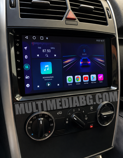 Android навигация, монтирана в таблото на Mercedes A Class W169 (2004-2012), изглед към централната конзола