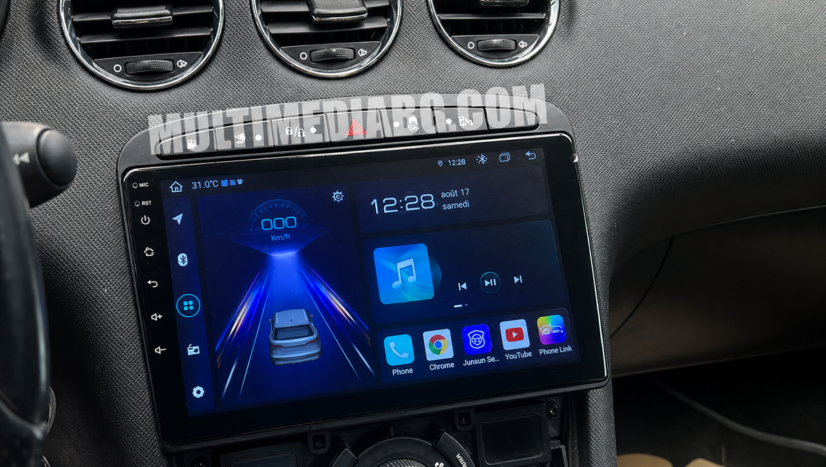 Централното табло на Peugeot 408 2005-2013 с инсталирана Android навигация