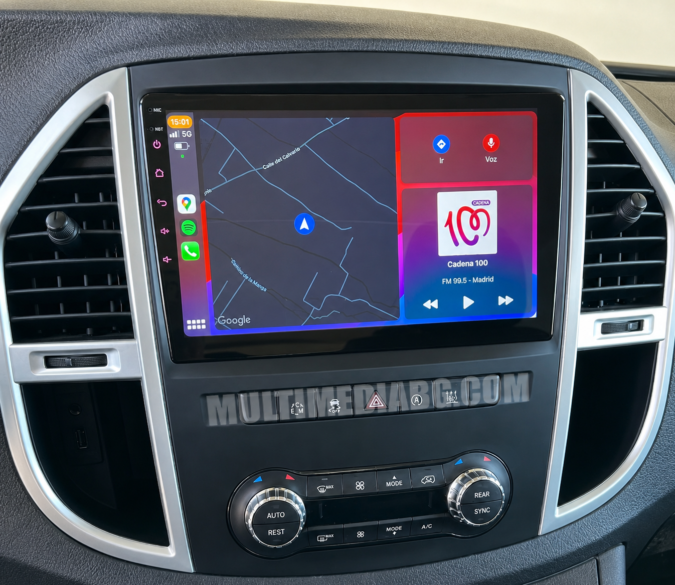Централното табло на Mercedes Vito 3 W447 2014-2020 с инсталирана Android навигация