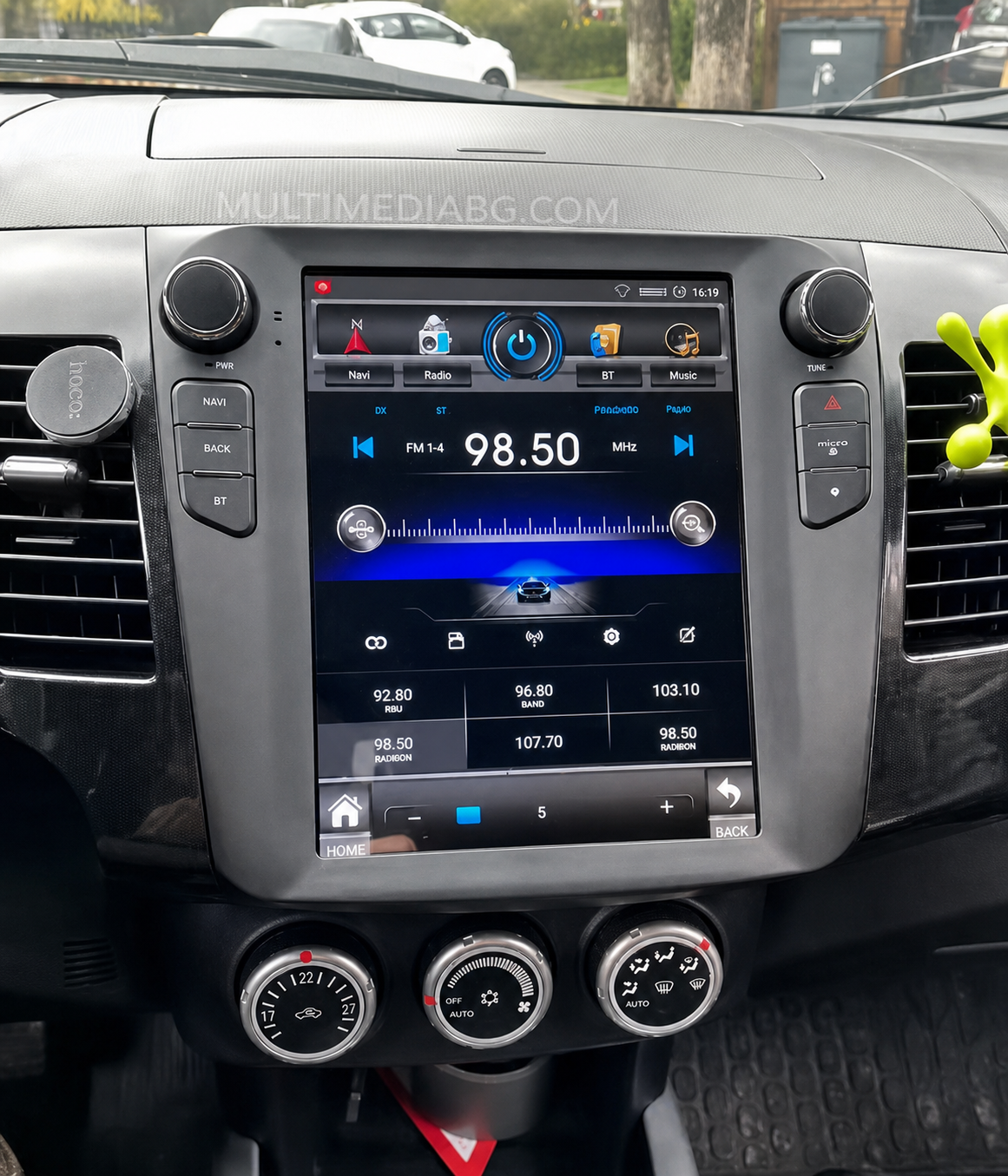 Инсталирана Android мултимедия в Peugeot 4007 2007 - 2012 9.7", изглед към таблото и екрана