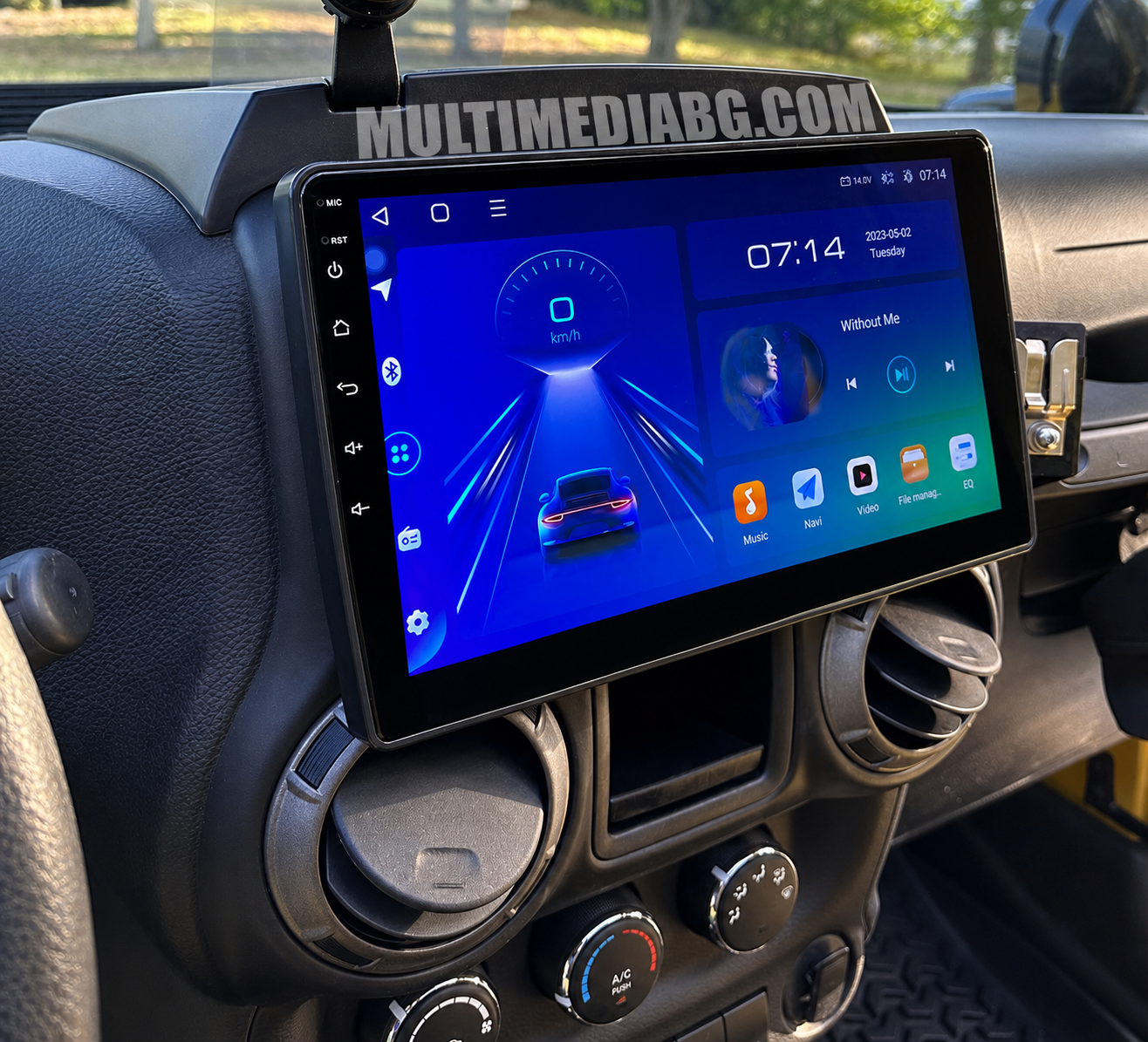 Инсталирана Android мултимедия в Jeep Liberty 2008 - 2010, изглед към таблото и екрана
