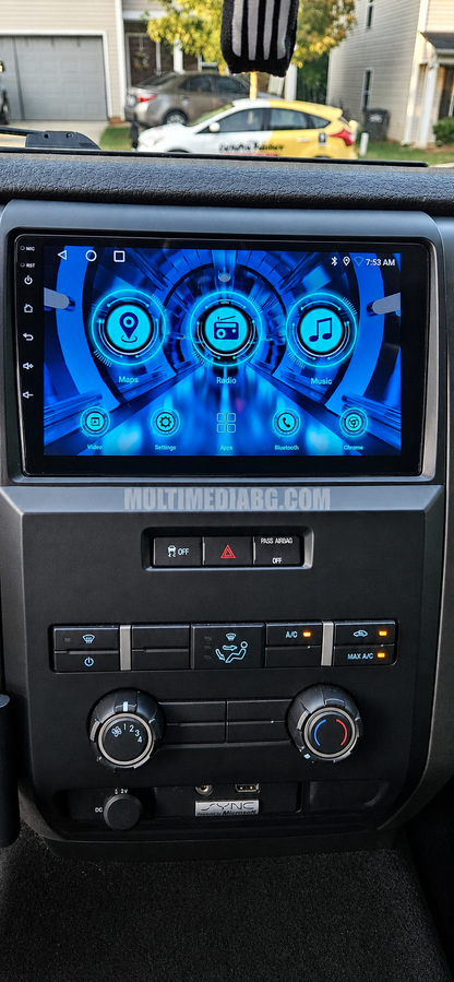 Централното табло на Ford F150 2008 - 2014 с инсталирана Android навигация