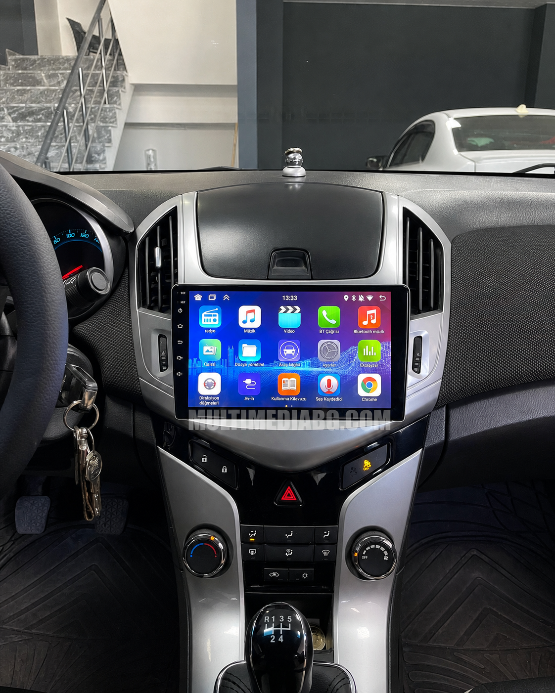 Android навигация, монтирана в таблото на Chevrolet Cruze J300 / J308 2012 - 2015, изглед към централната конзола