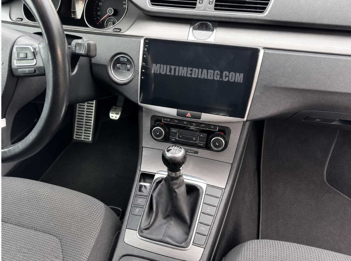 Android навигация, монтирана в таблото на Volkswagen Passat B6 B7 2010-2015, изглед към централната конзола