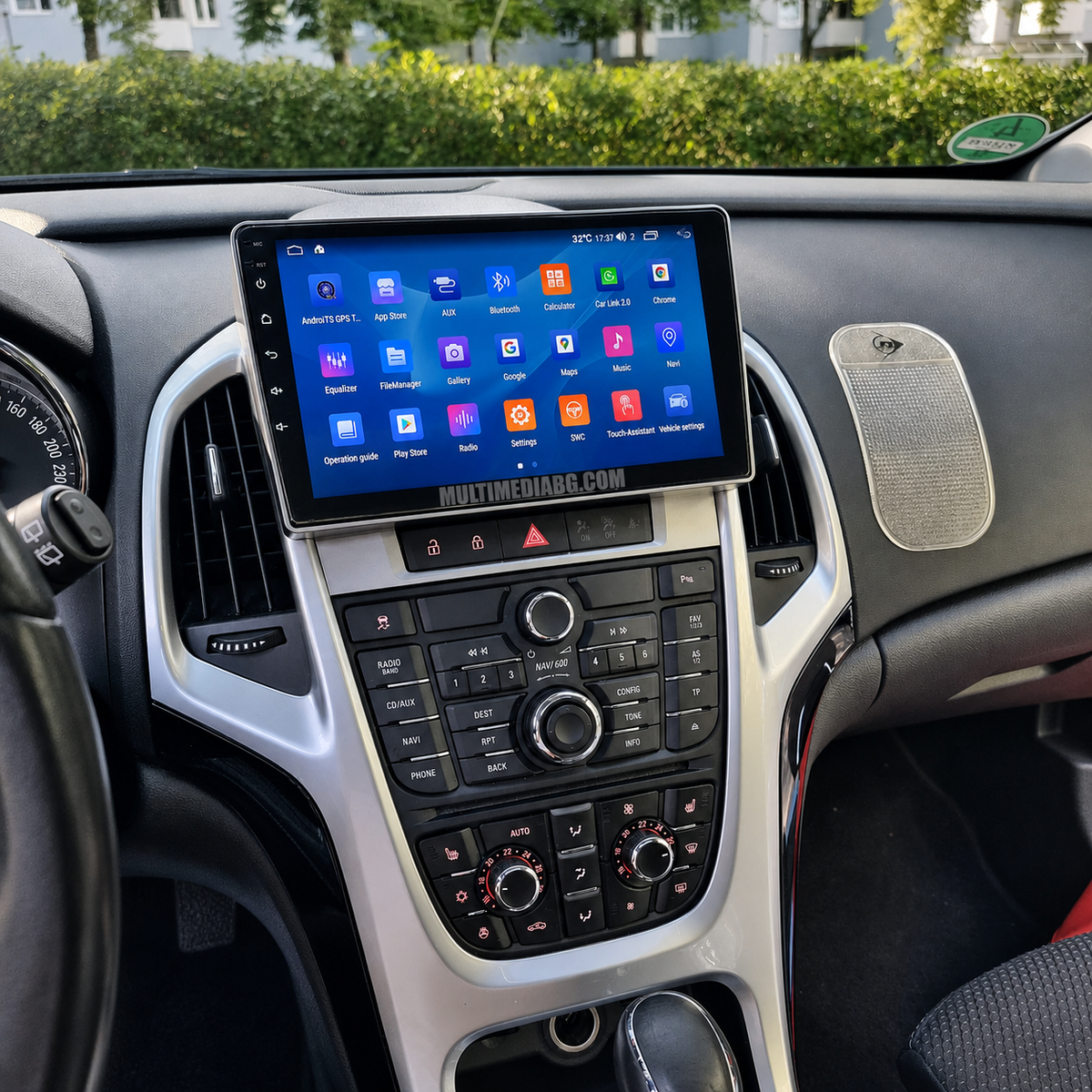 Инсталирана Android мултимедия в Opel Astra J 2009 - 2017, изглед към таблото и екрана