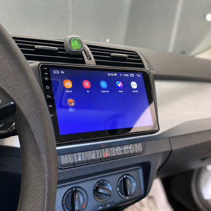 Android навигация, монтирана в таблото на Skoda Fabia 3 2015 - 2019, изглед към централната конзола