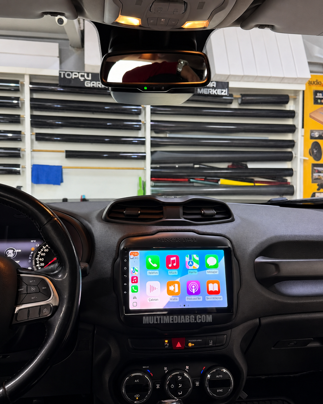 Android навигация, монтирана в таблото на Jeep Renegade 2016 - 2020, изглед към централната конзола