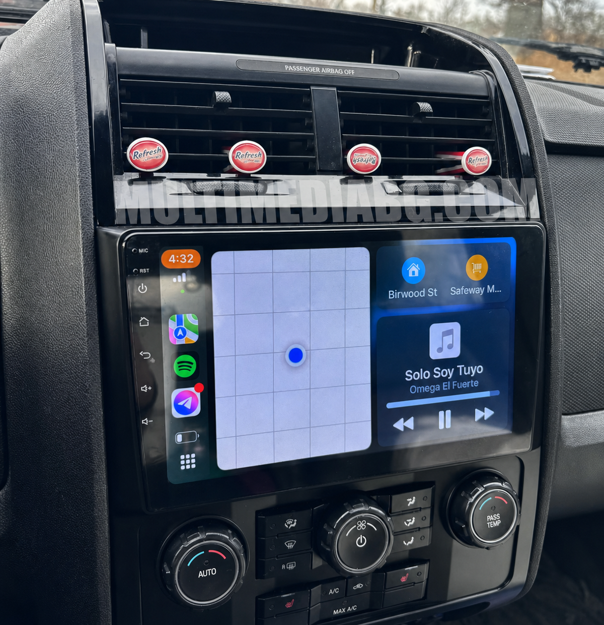 Инсталирана Android мултимедия в Ford Kuga 2 2007–2012, изглед към централната конзола.