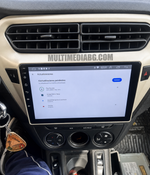 Android навигация, монтирана в таблото на Peugeot 301 2013-2018, изглед към централната конзола