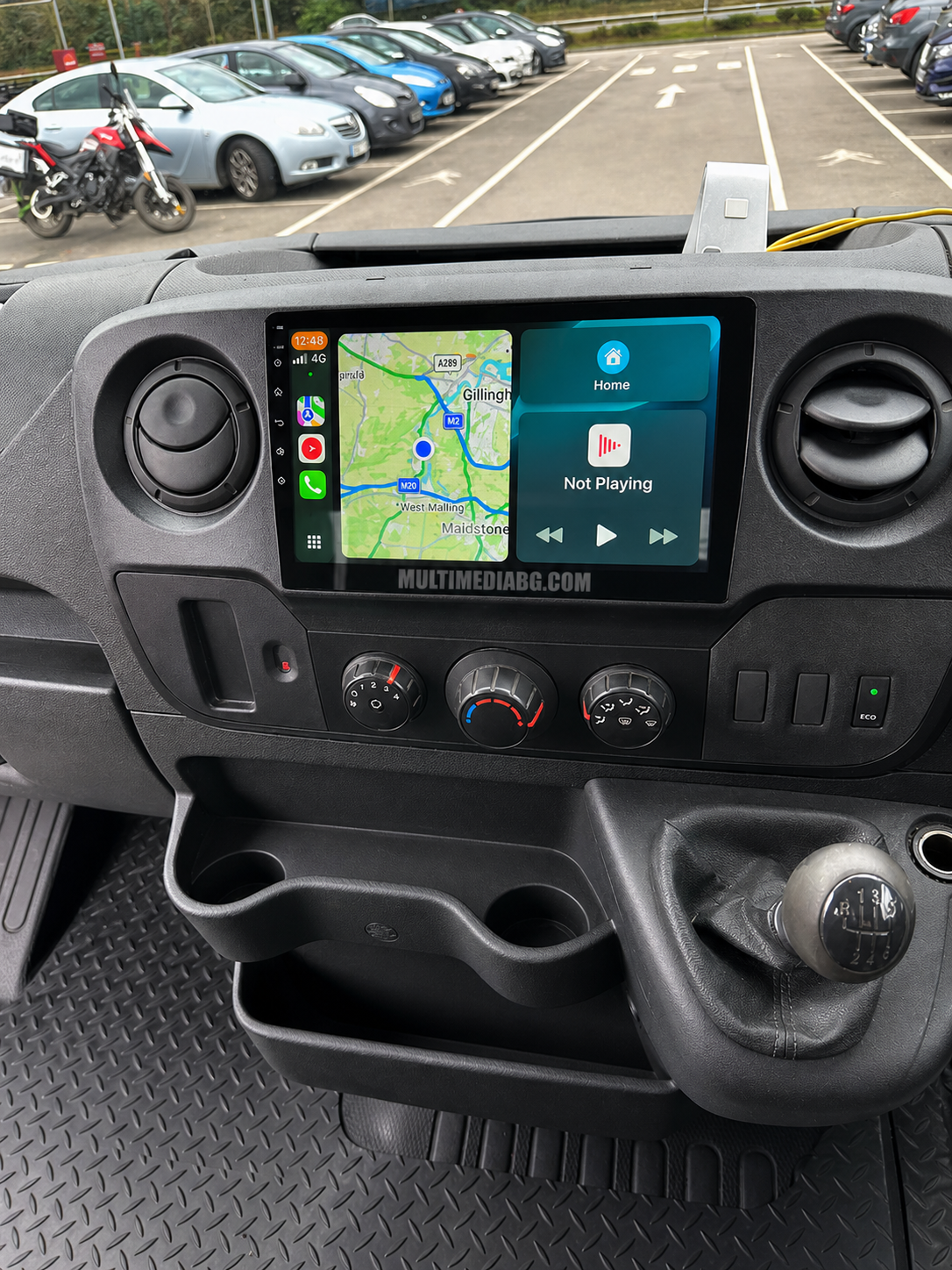 Android навигация в Nissan NV400 2010–2019, показана от мястото на водача.