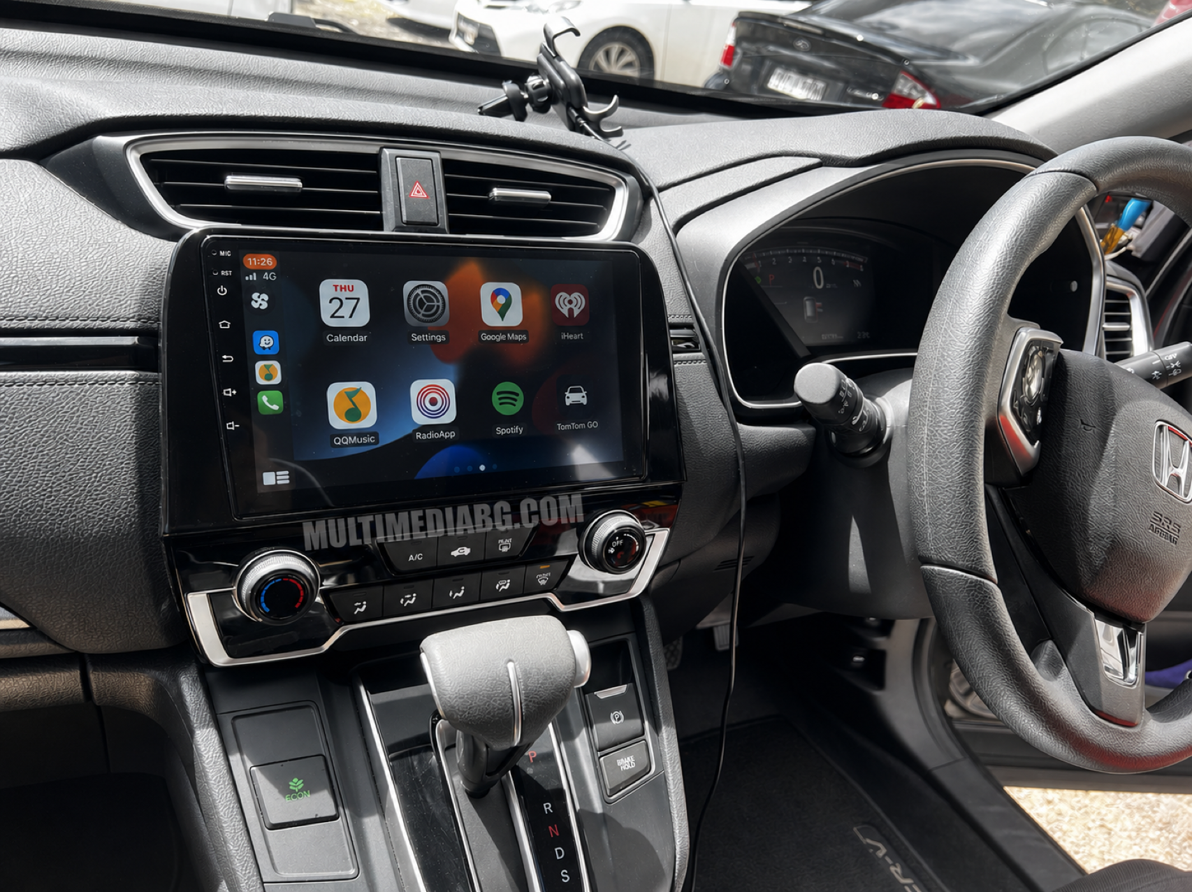 Android навигация, монтирана в таблото на Honda CRV 5 2017 - 2021, изглед към централната конзола