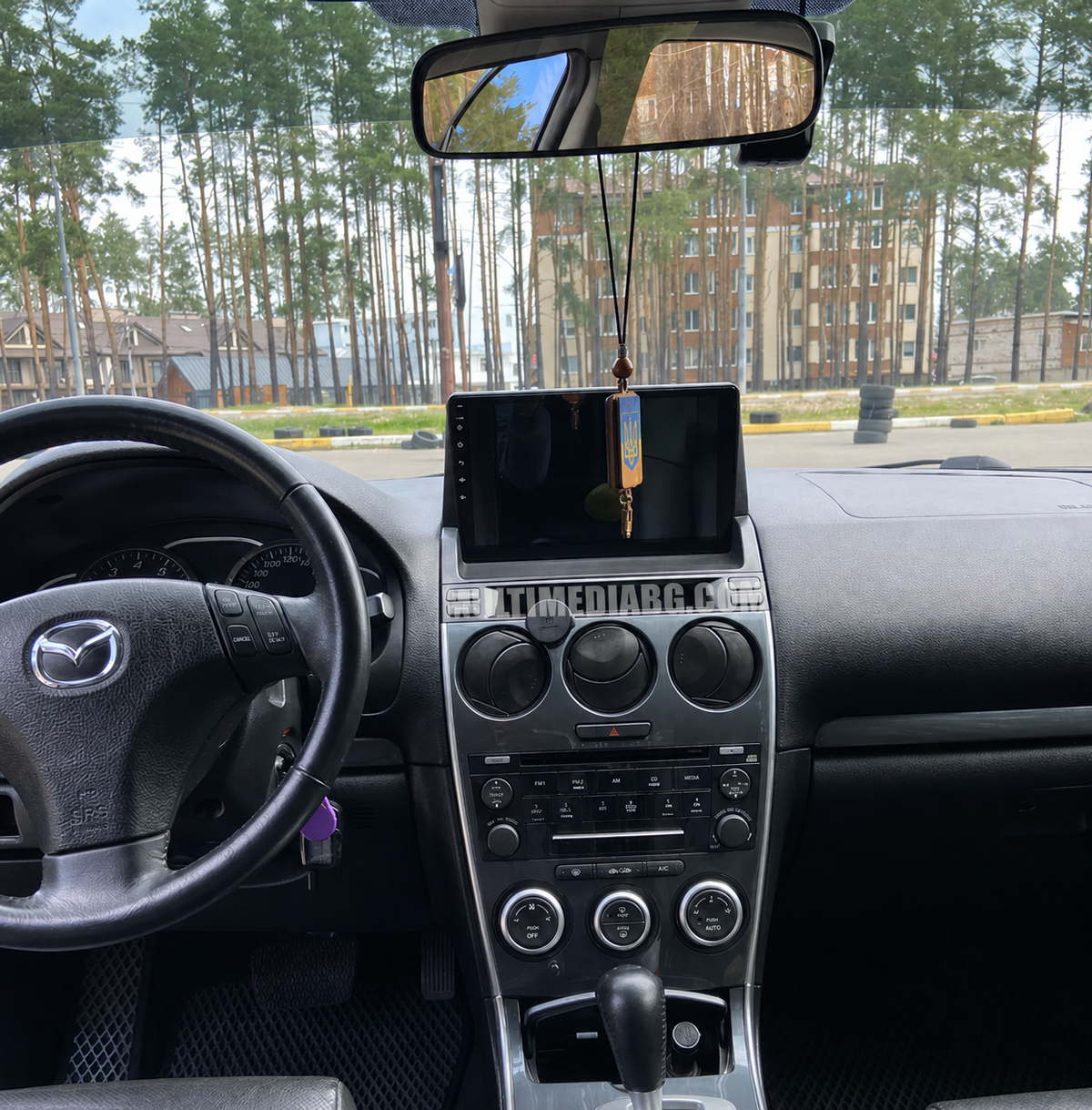 Android навигация, монтирана в таблото на Mazda 6 2002 - 2008, изглед към централната конзола
