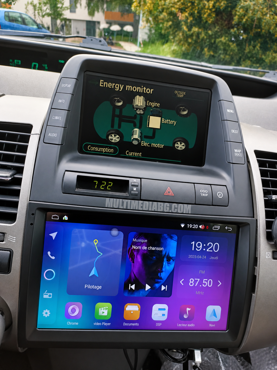Инсталирана Android мултимедия в Toyota Prius 2002 - 2009, изглед към таблото и екрана