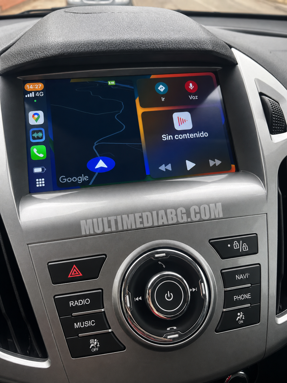 Инсталирана Android мултимедия в Ford Tourneo Connect 2013–2018, изглед към централната конзола.