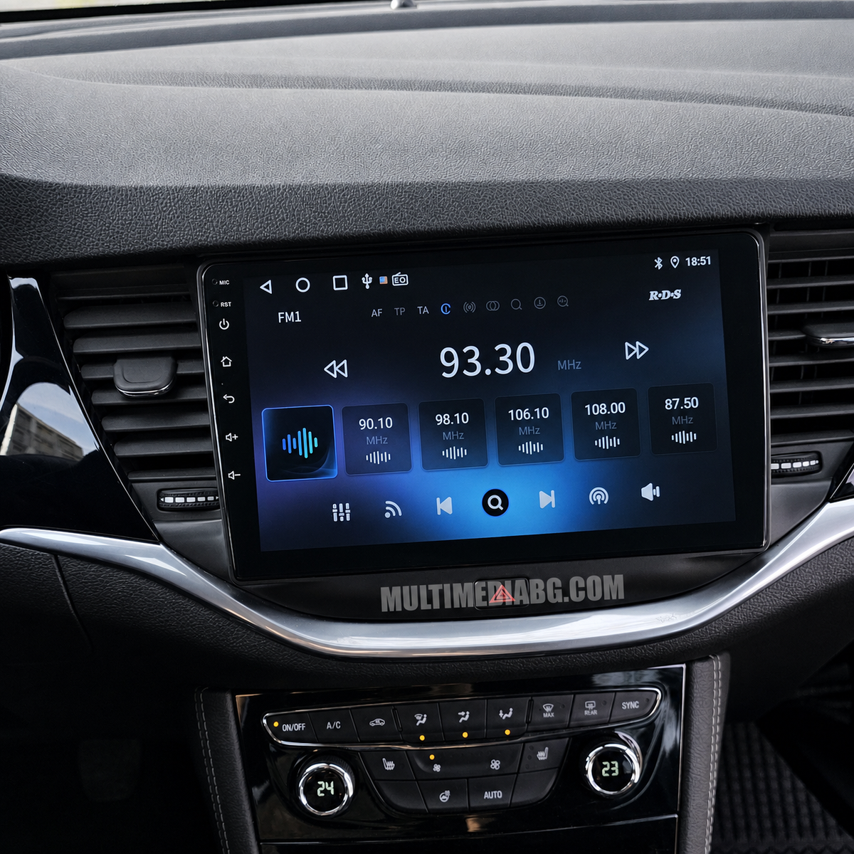 Android навигация, монтирана в таблото на Opel Astra K 2015 - 2019, изглед към централната конзола
