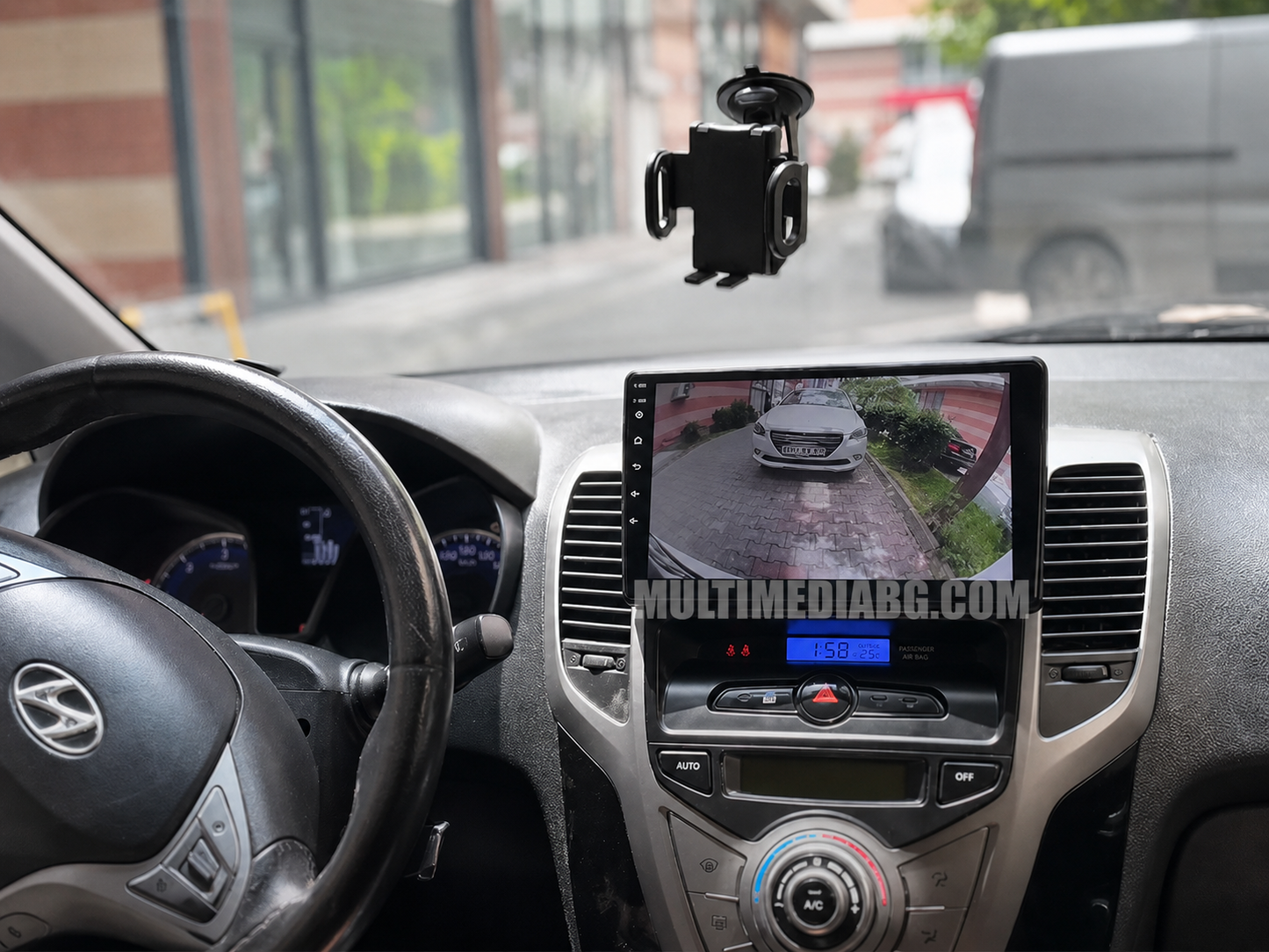 Android навигация, монтирана в таблото на Hyundai IX20 2010 - 2022, изглед към централната конзола