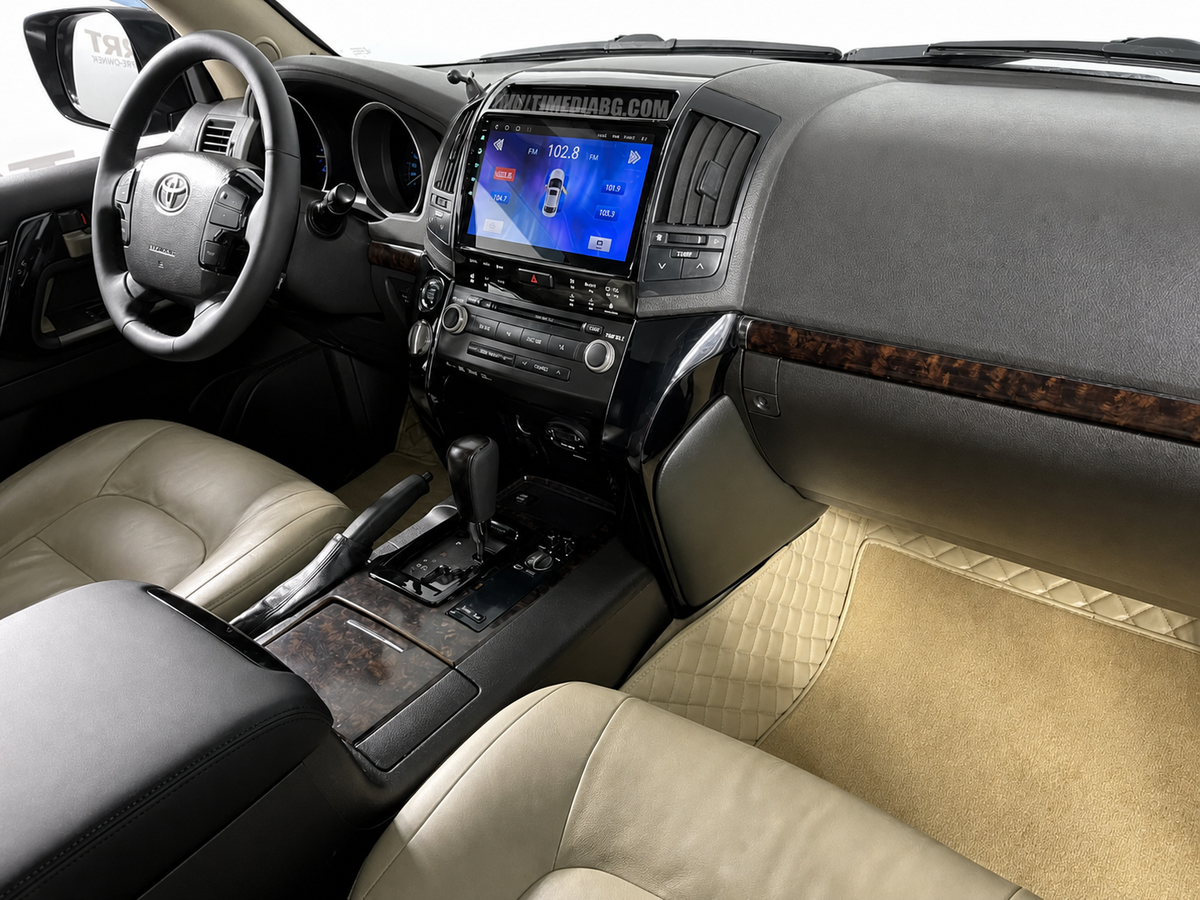 Android навигация, монтирана в таблото на Toyota Land Criuser LC200 2008 - 2015, изглед към централната конзола