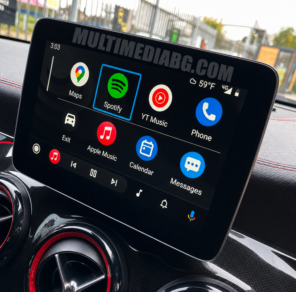 CarPlay интерфейс на фабричния екран в Mercedes C-Class W205 2015–2018
