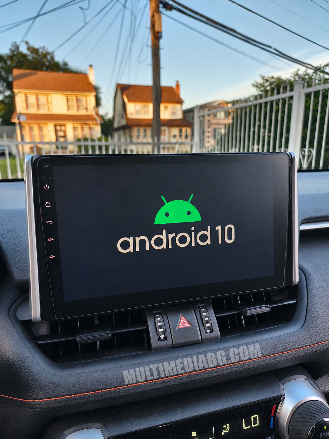 Инсталирана Android мултимедия в Toyota RAV 4 2019-2023, изглед към таблото и екрана