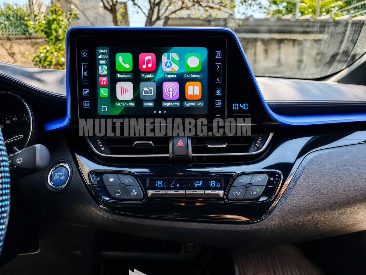 CarPlay интерфейс на фабричния екран в Toyota C-HR 2016–2019, близък изглед към таблото.