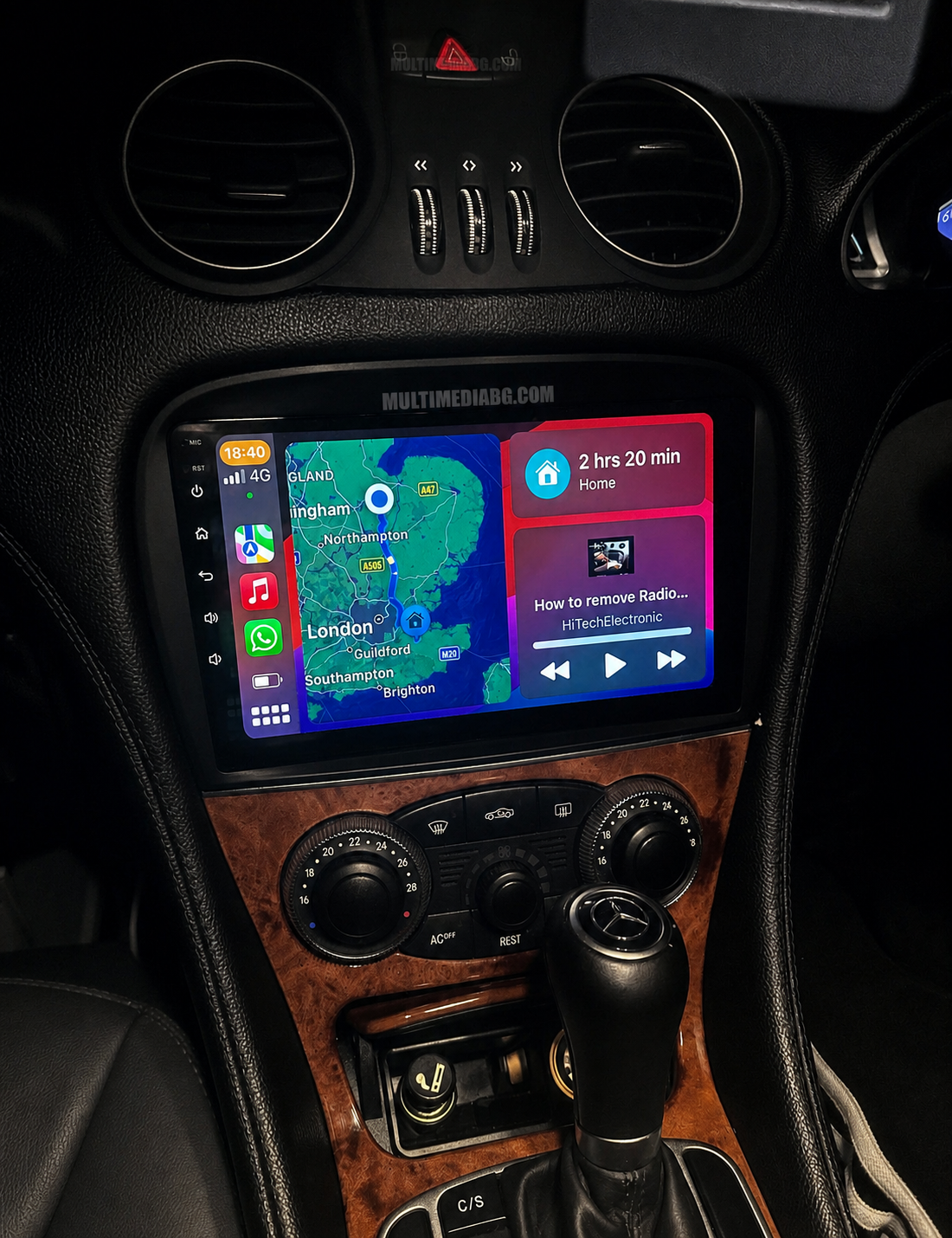 Android навигация, монтирана в таблото на Mercedes  SL-R230 2001-2011, изглед към централната конзола