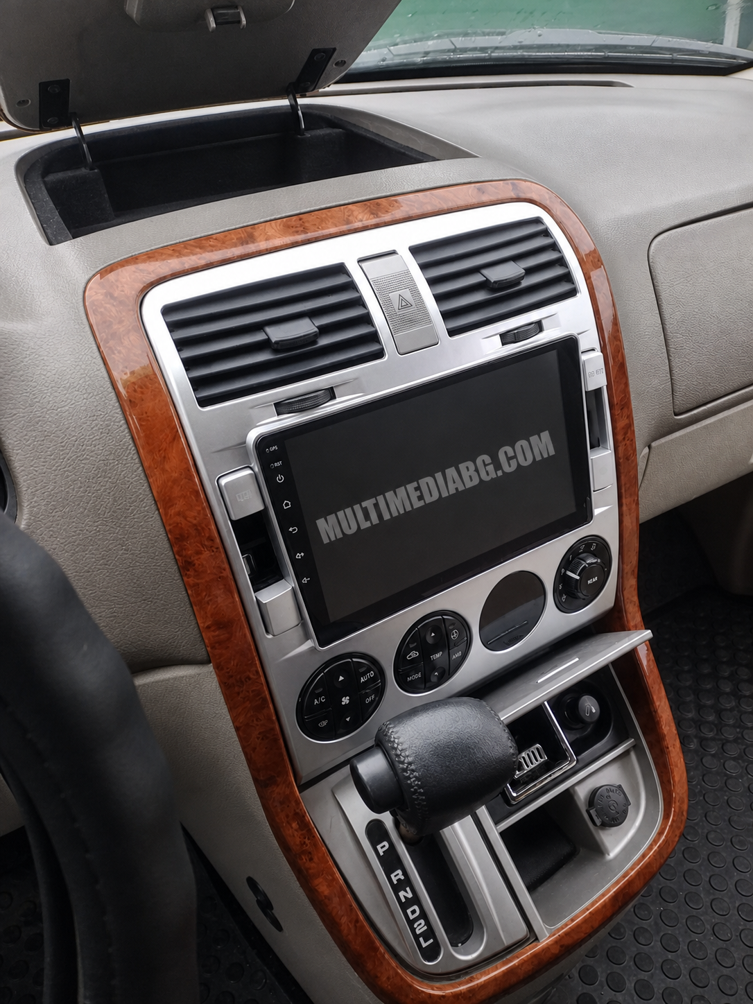 Монтирана Android мултимедия за Kia Carnival 2002 - 2006, интегрирана в автомобилното табло