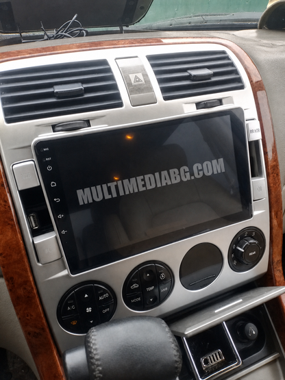 Централното табло на Kia Carnival 2002 - 2006 с инсталирана Android навигация
