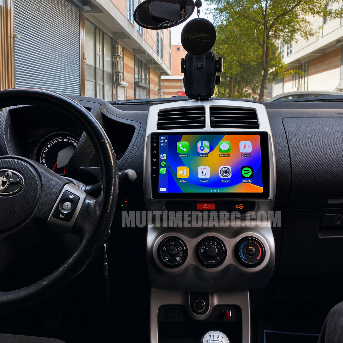 Инсталирана Android мултимедия в Toyota Urban Cruiser 2007–2016 с начален екран