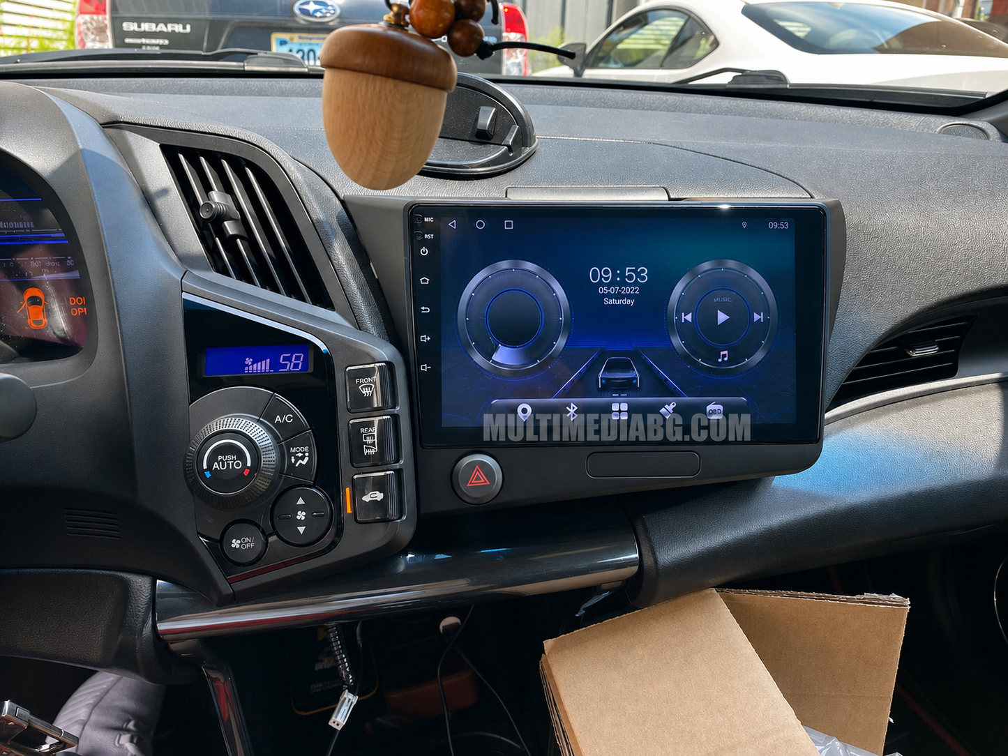 Инсталирана Android мултимедия в Honda CR-Z 2010-2017, изглед към таблото и екрана