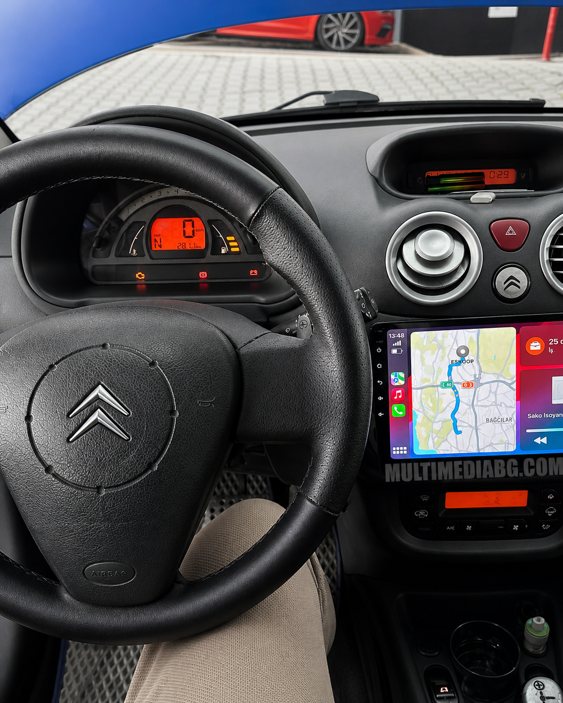 Централното табло на Citroen C3 2001-2010 с инсталирана Android навигация