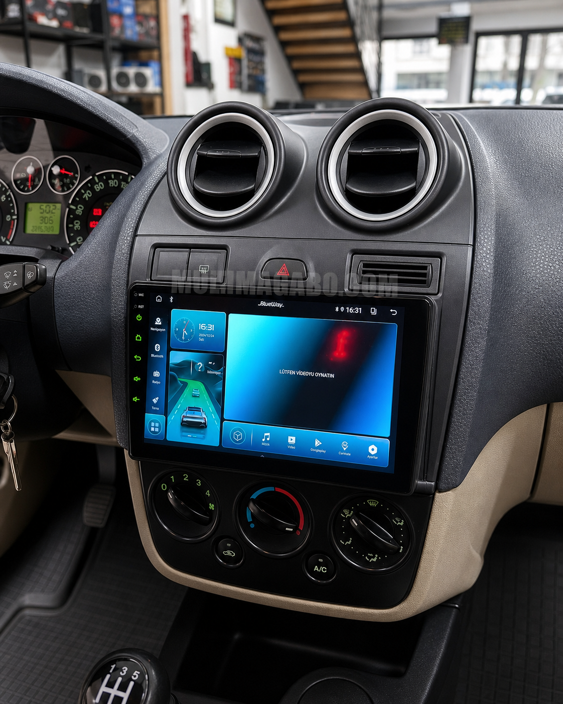 Инсталирана Android мултимедия в Ford Fiesta 2002-2008, изглед към таблото и екрана
