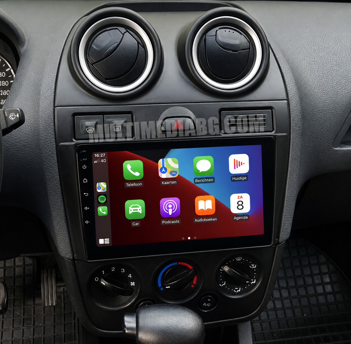 Android навигация, монтирана в таблото на Ford Fiesta 2002-2008, изглед към централната конзола