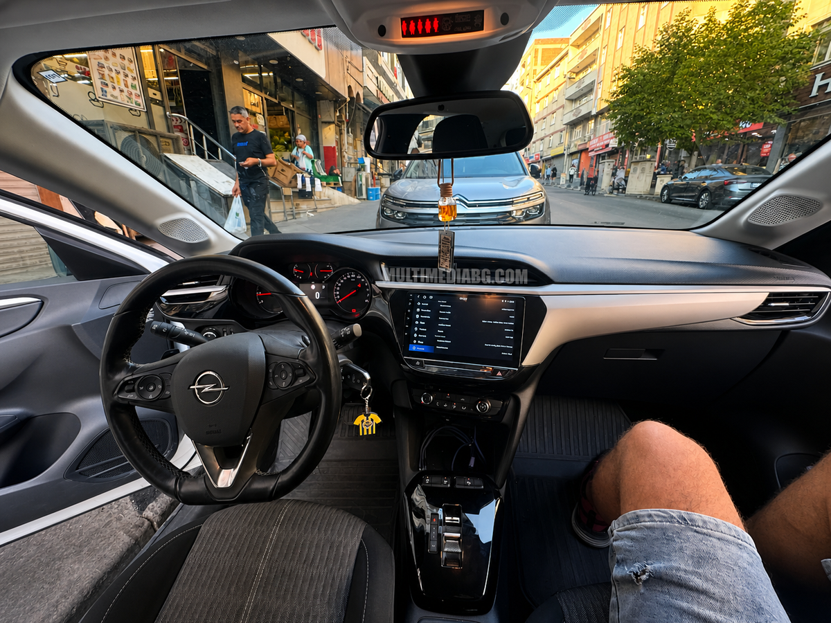 Изглед към монтираната Android мултимедия в Opel Corsa F 2019–2023 9
