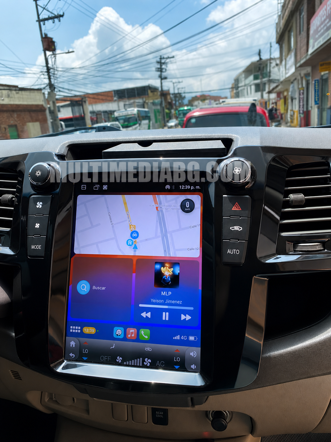 Инсталирана Android мултимедия в Toyota Hilux 2005 - 2014 9.7", изглед към таблото и екрана