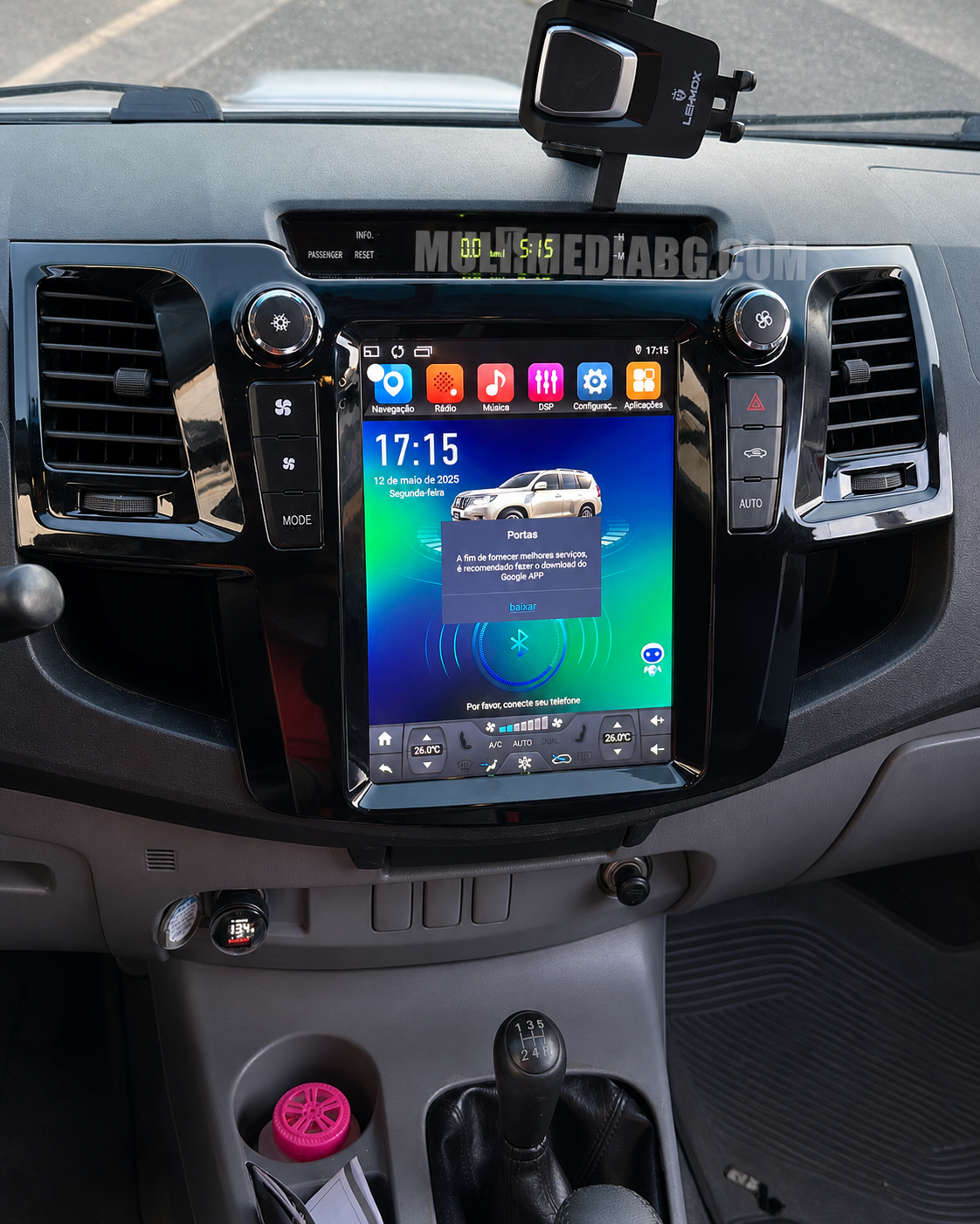 Android навигация, монтирана в таблото на Toyota Hilux 2005 - 2014 9.7", изглед към централната конзола