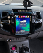 Android навигация, монтирана в таблото на Toyota Hilux 2005 - 2014 9.7", изглед към централната конзола